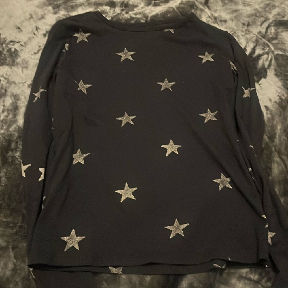 H&M tee colored with star design in silver